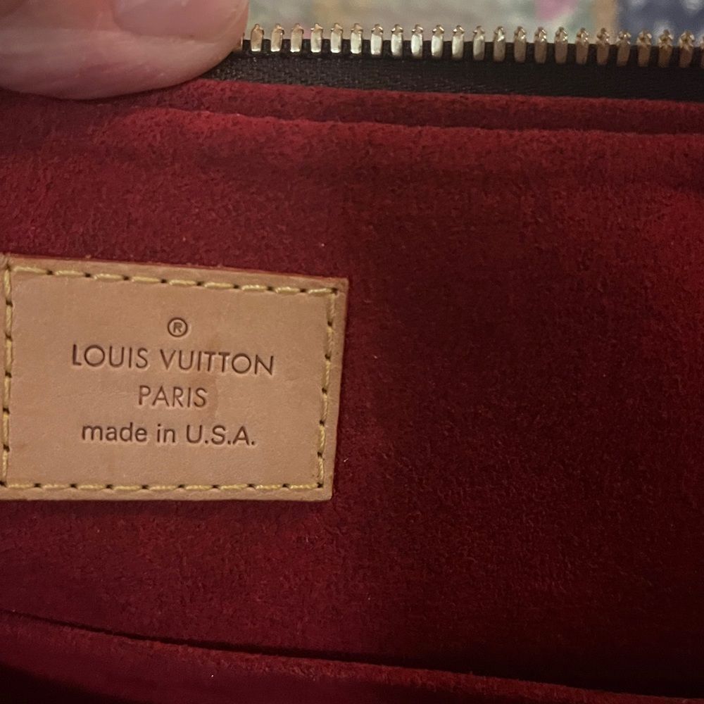 Louis Vuitton - Picture 7 of 12